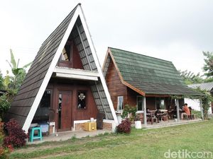 Adem! Ngopi dan Nongkrong di Kedai Kopi Pas di Kaki Gunung Gede Pangrango
