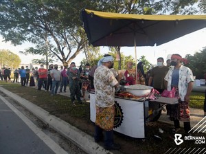 Eks Chef Hotel Bintang 5 Jualan Nasi Dagang di Pinggir Jalan, Ludes dalam 2 Jam!