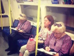 Ini Lucu, Orang Bertemu Kembarannya di Jalan Tanpa Sengaja