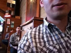 Ini Lucu, Orang Bertemu Kembarannya di Jalan Tanpa Sengaja