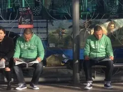 Ini Lucu, Orang Bertemu Kembarannya di Jalan Tanpa Sengaja