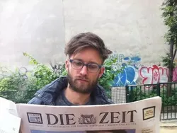 Ini Lucu, Orang Bertemu Kembarannya di Jalan Tanpa Sengaja