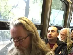 Ini Lucu, Orang Bertemu Kembarannya di Jalan Tanpa Sengaja