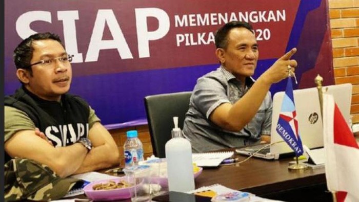 Ketua Bappilu Partai Demokrat Andi Arief (kanan) dan Deputi Bappilu Partai Demokrat Kamhar Lakumani (kiri)