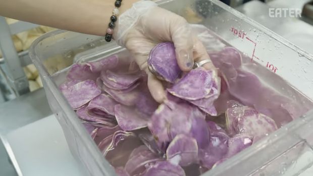 Laris Manis! Donat Flan dan Donat Ube Ini Diantre 10 Ribu Orang Laris Manis! Donat Flan dan Donat Ube Ini Diantre 10 Ribu Orang