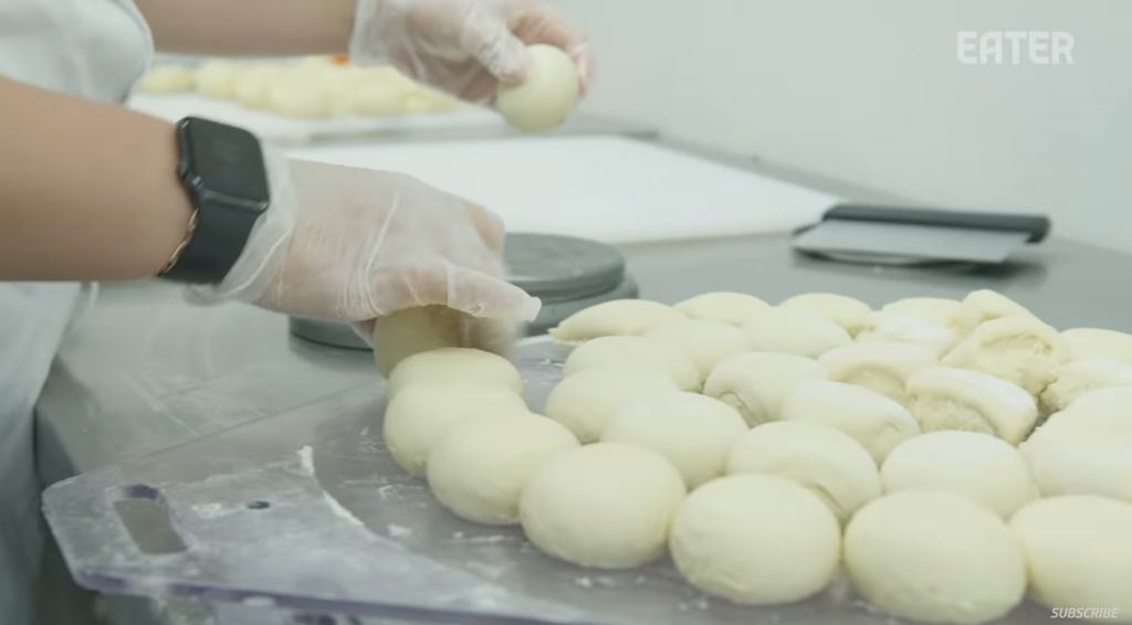 Laris Manis! Donat Flan dan Donat Ube Ini Diantre 10 Ribu Orang