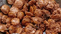 Gurih nikmat rendang jengkol pasti jadi lauk favorit di rumah. Rendang jengkol dibuat dengan bumbu mirip rendang sapi atau ayam. Penggunaan santan kelapa segar juga jadi kunci kelezatannya. Ini dia resep rendang jengkol khas Padang. Foto: Instagram cennygoh
