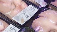 Ngeri! Sekilas mirip ayam tanpa tulang, produk ini juga seperti wajah manusia yang dikuliti. Female Granial Fillet produk ini benar-benar tampak seperti wanita yang dikuliti. Foto: Instagram/cursedcorner