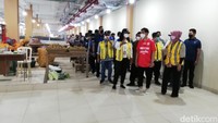 Dia juga menyampaikan keluhan pedagang tersebut lumrah mengingat konsep gedung Pasar Legi berbeda dari bangunan sebelumnya. Maka dari itu, butuh waktu bagi pedagang untuk beradaptasi dengan kondisi pasar yang dibangun dengan anggaran Rp 104 miliar itu. 