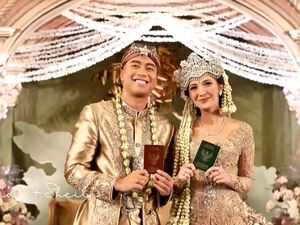 9 Gaya Vidi Aldiano dan Sheila Dara Menikah dengan Busana Adat Sunda
