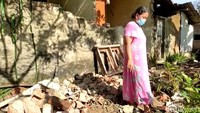 Irma bercerita, saat gempa berlangsung kemarin, ia tengah menyapu rumahnya di luar.