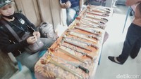 Keris tangguh lokal itu adalah keris tangguh Kajoran dan Koripan. Kajoran berada di Klaten Selatan dan Koripan, di Kecamatan Delanggu, Klaten.