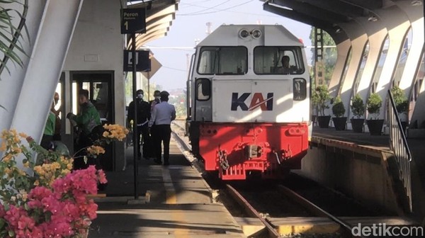 Didiek mengatakan bangunan peron baru dan ruang tunggu penumpang dikhususkan pada saat ini untuk pelayanan penumpang KA Minangkabau Ekspres relasi Pulau Aie - Padang - Bandara Internasional Minangkabau (PP), dan nantinya memungkinkan dapat digunakan pada KA lainnya yang singgah di Stasiun Padang. Didiek mengatakan bangunan peron baru dan ruang tunggu penumpang dikhususkan pada saat ini untuk pelayanan penumpang KA Minangkabau Ekspres relasi Pulau Aie - Padang - Bandara Internasional Minangkabau (PP), dan nantinya memungkinkan dapat digunakan pada KA lainnya yang singgah di Stasiun Padang.