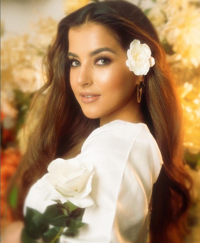 Unggahan Tasya Farasya yang sangat mirip Rosalinda pun banjir pujian. “Ayamorrr 😍 rosalinda ayamorrr 😂😂 bahh mirip banget sih sya,” komentar salah satu netizen. Foto: Instagram/@tasyafarasya