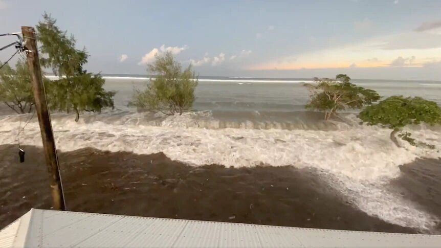 The Tonga Meteorological Services said a tsunami warning had been put in force for all of Tonga.(Supplied: Dr Faka'iloatonga Taumoefolau)