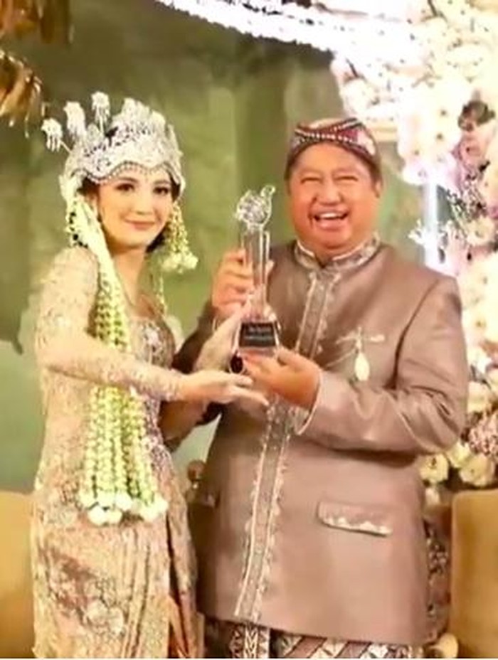 Vidi Aldiano Momen lucu pernikahan Sheila Dara dan Vidi Aldiano
