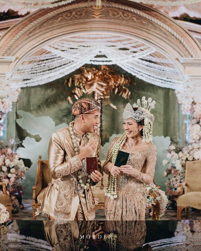 Vidi Aldiano & Sheila Dara Menikah dengan Adat Sunda