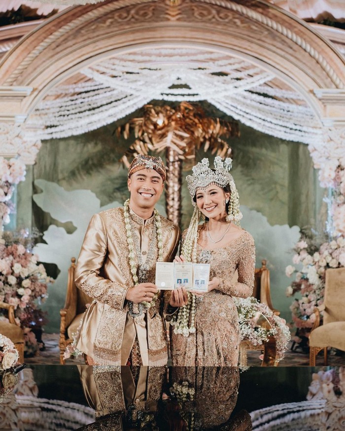 Vidi Aldiano & Sheila Dara Menikah dengan Adat Sunda