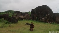 Selain itu, ada juga peninggalan lain berupa lava berlapis yang berada di aliran sungai tak jauh dari situs yang sekarang dikembangkan menjadi destinasi wisata bagi masyarakat sekitar. (Pradito Rida Pertana/detikTravel)