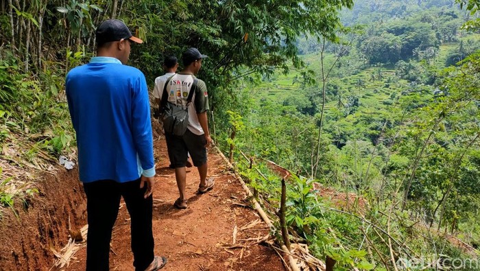 Kawasan Muara Cibentang di Kabupaten Garut siap dikembangkan menjadi objek wisata alam andalan di Garut. Di sini wisatawan dapat jajal serunya river tubing.