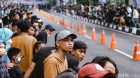 Tempat yang disediakan untuk penonton pun sampai penuh.