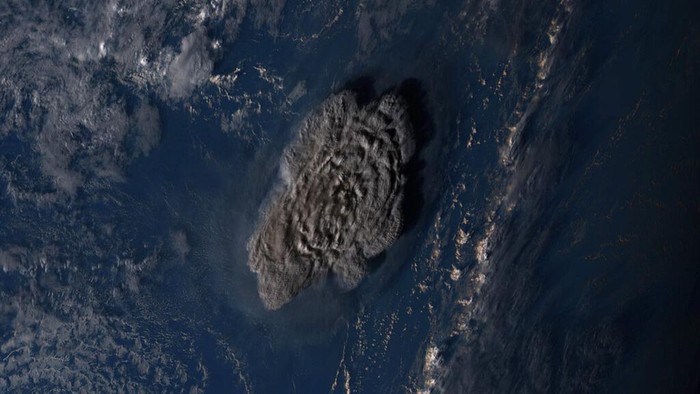 Dahsyatnya erupsi Gunung Bawah Laut Tonga berdampak ke sejumlah negara salah satunya Selandia Baru. Selain itu, erupsi pun memicu tsunami di pantai barat AS.