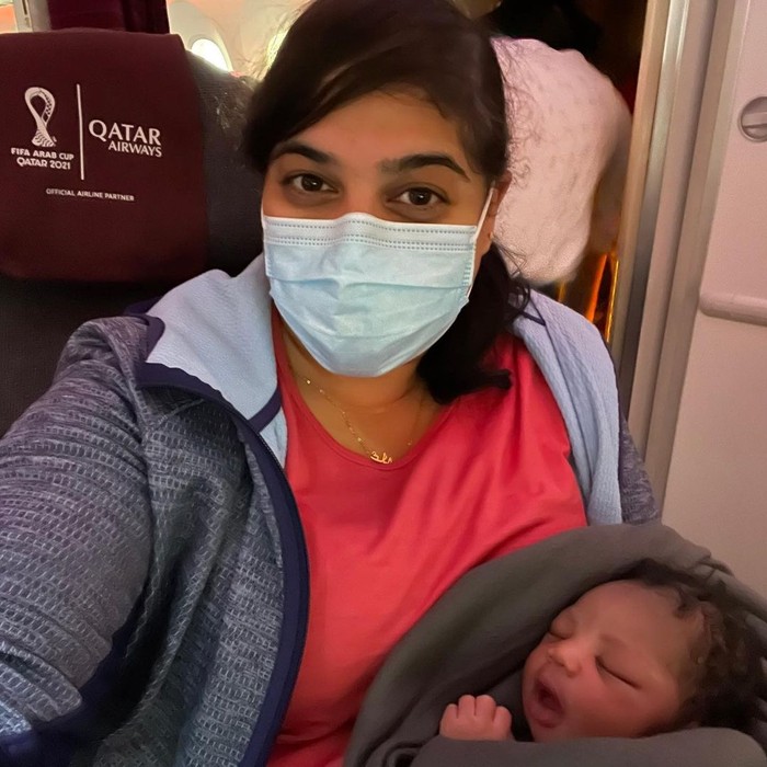 Bayi lahir di pesawat