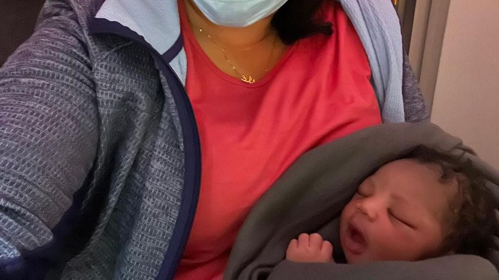 Gemasnya! Qatar Airways Pamerkan Bayi yang Dilahirkan di Pesawat