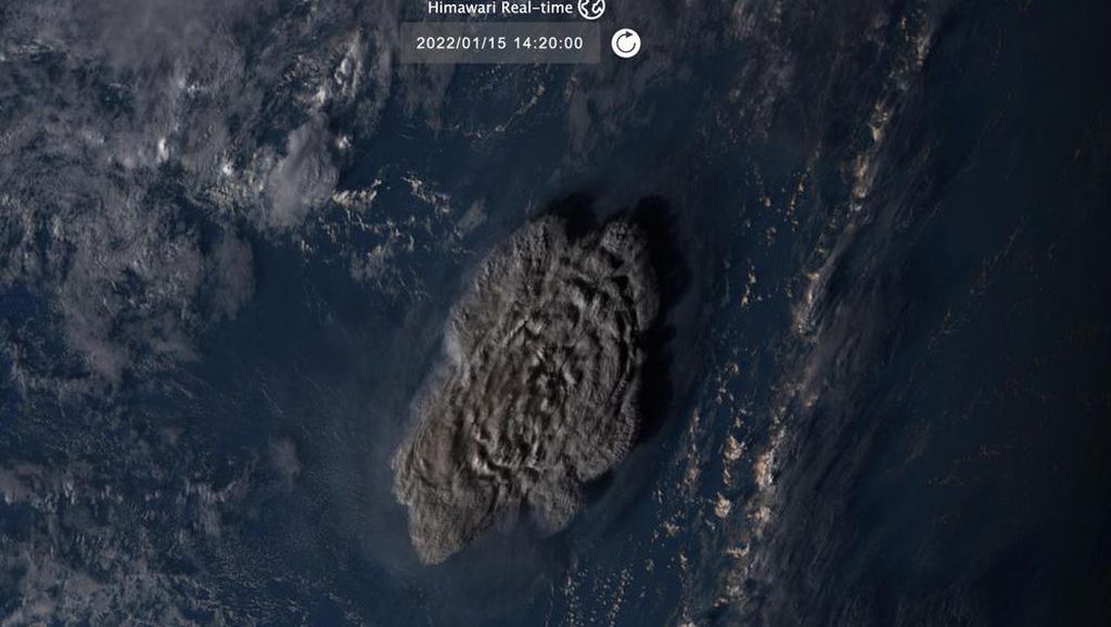 Video Rekaman Satelit Saat Gunung Berapi Dalam Laut di Tonga Erupsi