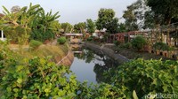 Banyak pengunjung mengaku ingin berlama-lama di lokasi ini. Mereka ingin menikmati senja dan berfoto bersama teman-temannya. (Muhajir Arifin/detikTravel)
