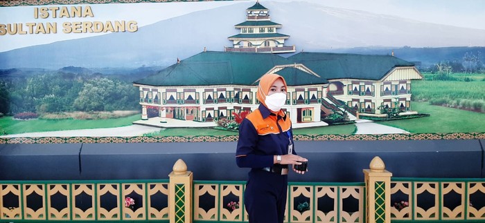 Dewi Lestari, cleaning service jujur di Bandara Kualanamu. (Dok Angkasa Pura II)
