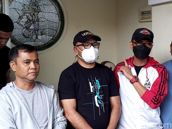 Doddy Sudrajat Doddy Sudrajat dan Faisal salaman