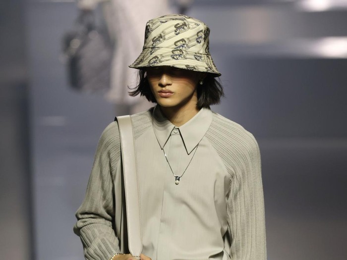MILAN, ITALY - JANUARY 15: Models walk the runway at the Fendi fashion show during the Milan Mens Fashion Week - Fall/Winter 2022/2023 on January 15, 2022 in Milan, Italy. (Photo by Vittorio Zunino Celotto/Getty Images)
