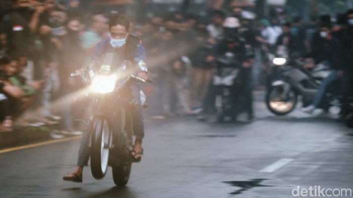 Gaspol! Intip Keseruan Street Race Jakarta di Ancol Kegiatan street race yang digagas Polda Metro Jaya berlangsung di Ancol, Jakarta Utara, hari ini. Seperti apa keseruannya? Lihat yuk.
