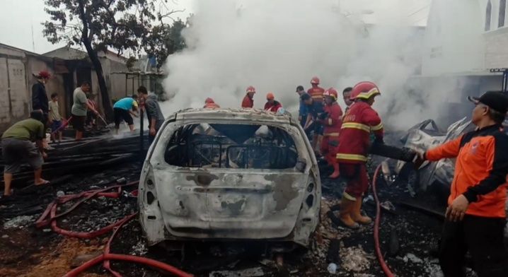 Gudang Kayu di Tangerang Terbakar (Foto: dok BPBD Kota Tangerang)
