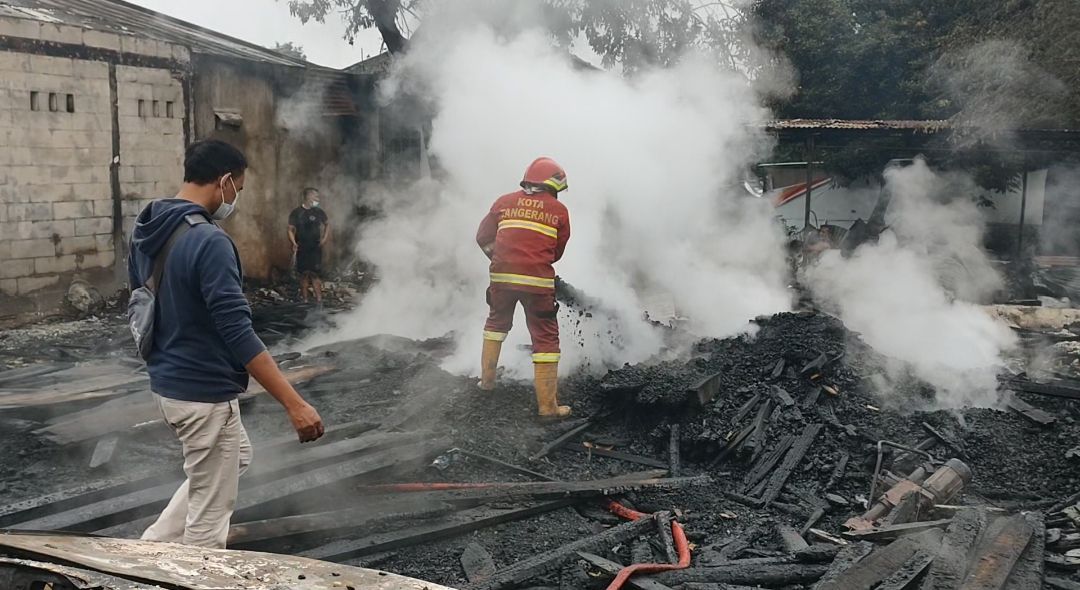 Gudang Kayu di Tangerang Terbakar (Foto: dok BPBD Kota Tangerang)