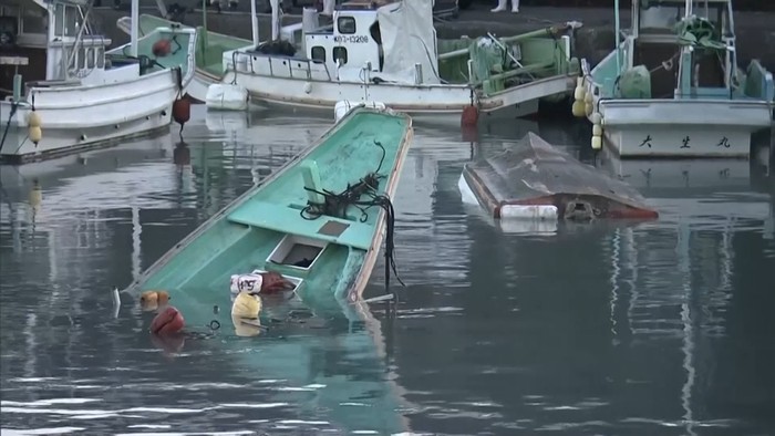 Kapal-kapal Nelayan di Jepang Terbalik Usai Hantaman Tsunami