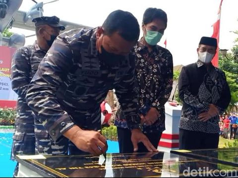 Kepala Staf TNI Angkatan Laut (Kasal) Laksamana TNI Yudo Margono meresmikan monumen pesawat di Taman Kota Asti, Caruban, Kabupaten Madiun. Pesawat tempur yang dibuat monumen jenis Nomad N-24 buatan Australia tahun 1984.