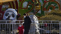Seperti dilansir Reuters, Minggu (16/1/2022) China melaporkan 65 kasus transmisi lokal baru pada hari Sabtu (15/1) di mana salah satu kasus terkonfirmasi di ibu kota Beijing. AP Photo/Andy Wong.