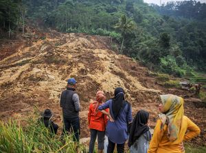 Detik-detik Longsor di Sumedang