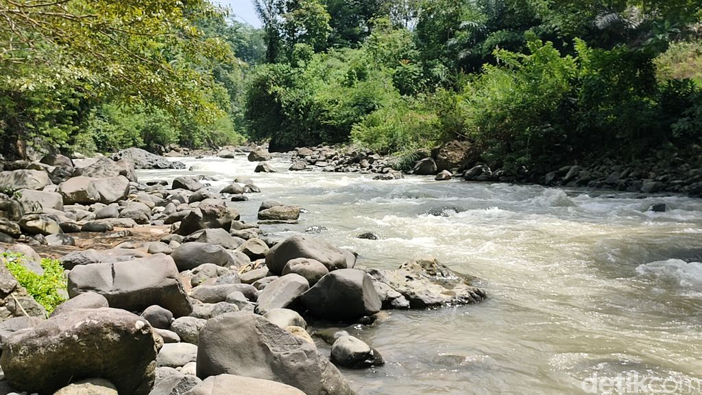 River tubing di Muara Cibentang