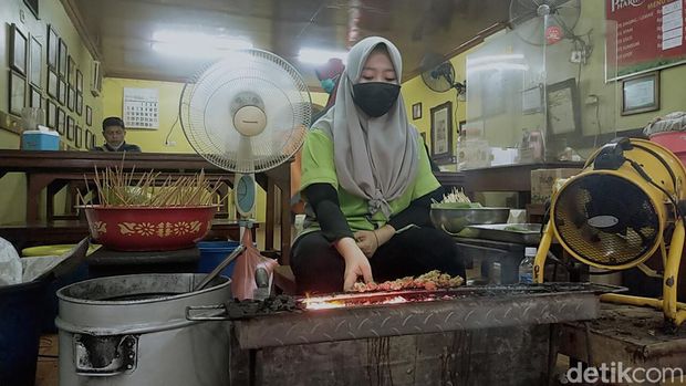 sate kelapa ondomohen