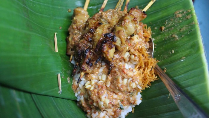Sate Rahim Sapi Legendaris di Jombang Eksis Sejak 1937