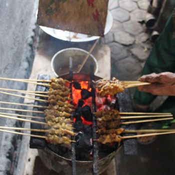 Sate Rahim Sapi Legendaris di Jombang Eksis Sejak 1937