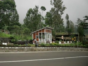 Sejuknya Panorama Bromo Tengger Ditemani Aroma Hangat Kopi Khas Pegunungan