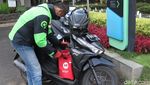 Semangat Hartono, Driver Ojol Disabilitas Bekerja di Tengah Keterbatasan