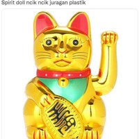 Spirit doll yang bisa banyak ditemukan di Glodok. Kalau spirit doll ini dipercaya bisa membawa keuntungan. Kamu punya juga? Foto: Twitter