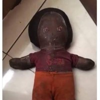 Kalau spirit dollnya dekil banget kayak gini kira-kira ada yang mau adopsi nggak ya? Melihatnya saja sudah miris, seperti tak mandi setahun. Foto: Twitter