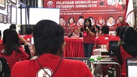 Kegiatan yang menyasar para kader TMP Sulsel ini dihadiri juga oleh para petinggi DPD PDI Perjuangan Sulsel,  di antaranya Sekretaris DPD PDI Perjuangan Provinsi Sulawesi Selatan Rudy P. Goni, Wakil Sekretaris Bidang Internal DPD PDI Perjuangan Provinsi Sulawesi Selatan Risfayanti Muin, dan beberapa jajaran pengurus DPD PDI Perjuangan lainnya. 