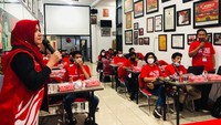 Pelatihan Menulis dan Fotografi Jurnalistik Angkatan III dilaksanakan di Kantor Sekretariat DPD PDI Perjuangan Provinsi Sulawesi Selatan, Jl. Gunung Bawakaraeng, Makassar. Sabtu (15/01/2022). Agenda tersebut merupakan rangkaian dari pelatihan sebelumnya yang digelar secara virtual pada Sabtu (11/12/2021) lalu.